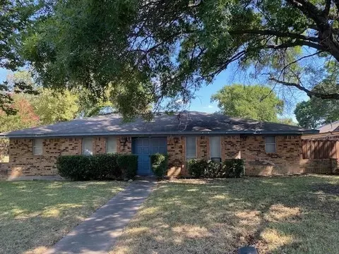 1105 Briarbrook Dr, Desoto, TX 75115
