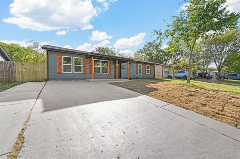 518 Freestone Dr, Euless, TX 76039