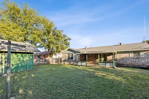 Exterior - 1414 Phillips St, Cleburne, TX 76033 photo 4 of 4