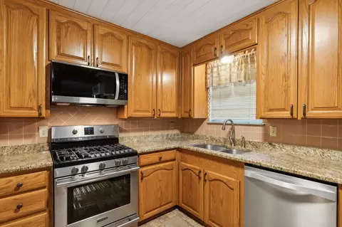 Kitchen - 1414 Phillips St, Cleburne, TX 76033 photo 2 of 3
