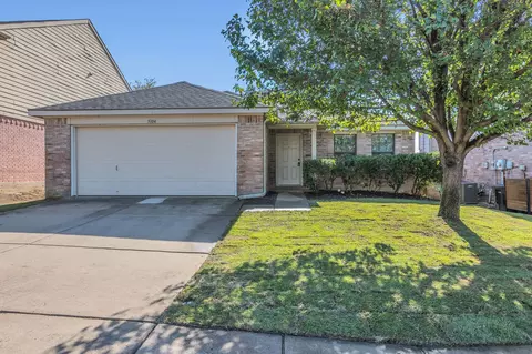 5104 Raymond Dr, Fort Worth, TX 76244