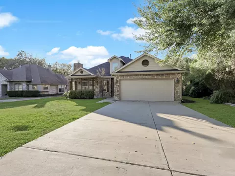 Exterior - 1557 E Springcrest Cir, Lancaster, TX 75134 photo 3 of 8