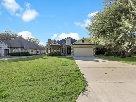 Exterior - 1557 E Springcrest Cir, Lancaster, TX 75134 photo 2 of 8