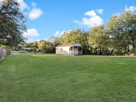 Exterior - 1557 E Springcrest Cir, Lancaster, TX 75134 photo 7 of 8
