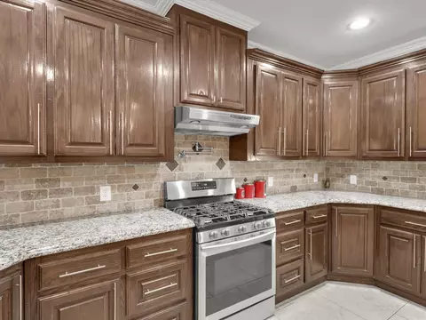 Kitchen - 1557 E Springcrest Cir, Lancaster, TX 75134 photo 6 of 8