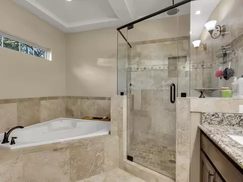 Bath - 1557 E Springcrest Cir, Lancaster, TX 75134 photo 4 of 5