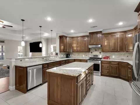 Kitchen - 1557 E Springcrest Cir, Lancaster, TX 75134 photo 4 of 8