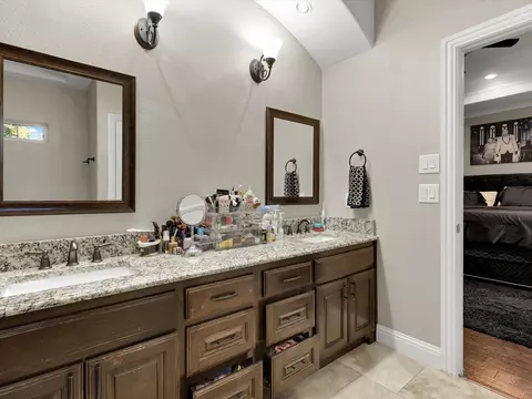Bath - 1557 E Springcrest Cir, Lancaster, TX 75134 photo 5 of 5