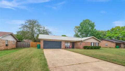 307 Palm Dr, Palestine, TX 75803