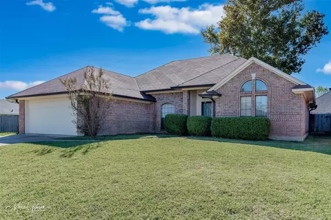 5802 Hollyhock Ln, Bossier City, LA 71112