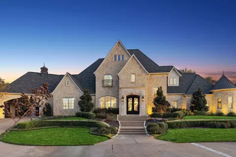 565 N Peytonville Ave, Southlake, TX 76092