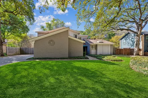 2308 Crown Colony Dr, Arlington, TX 76011