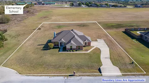 700 Stone Ridge Dr, Gainesville, TX 76240