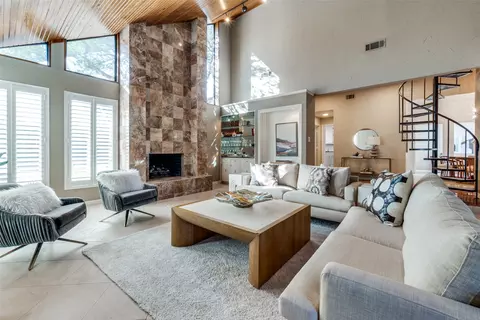 6147 Twin Oaks Cir, Dallas, TX 75240