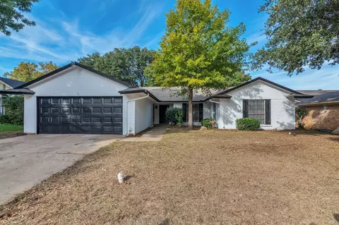 2716 Whitehurst Dr, Fort Worth, TX 76133