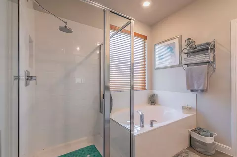 Bath - 14208 Lapetus Dr, Haslet, TX 76052 photo 3 of 4