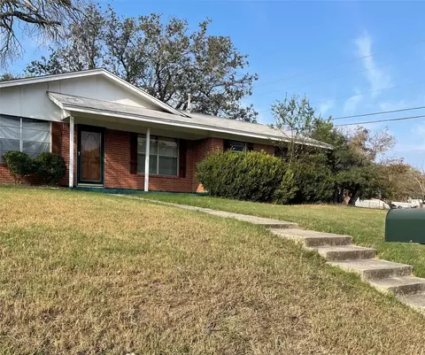202 Landon Dr, Lampasas, TX 76550