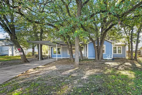 4536 Hodgkins Rd, Lake Worth, TX 76135