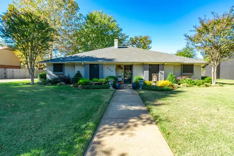 590 SE 39th St SE, Paris, TX 75462