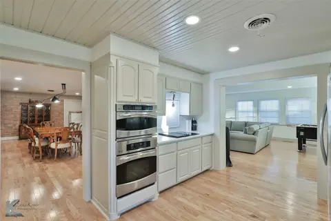 Kitchen - 558 Apache Ln, Abilene, TX 79601 photo 5 of 5