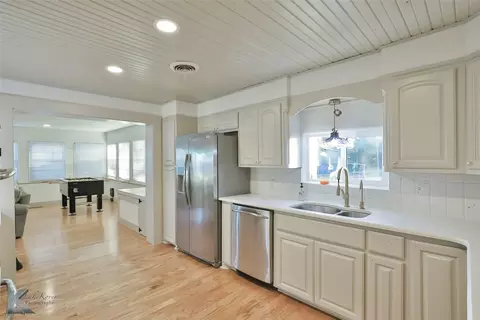 Kitchen - 558 Apache Ln, Abilene, TX 79601 photo 4 of 5
