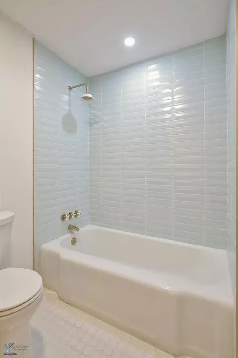 Bath - 558 Apache Ln, Abilene, TX 79601 photo 6 of 6