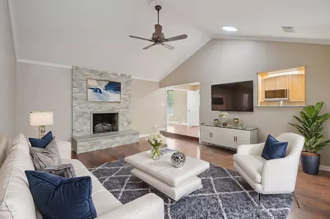 804 Spring Lake Dr, Bedford, TX 76021