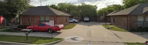129 Stewart Bend Ct, Azle, TX 76020 photo 4