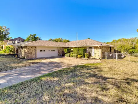 1311 W Ridge Dr, Duncanville, TX 75116