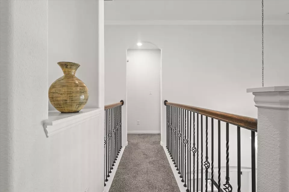 Entry Way - 2310 Prairie Glen St, Lewisville, TX 75056 photo 6 of 9