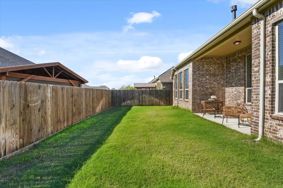 Exterior - 2310 Prairie Glen St, Lewisville, TX 75056 photo 4 of 7
