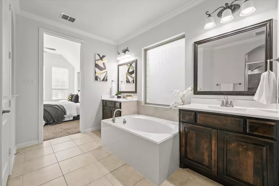 Bath - 2310 Prairie Glen St, Lewisville, TX 75056 photo 1 of 4