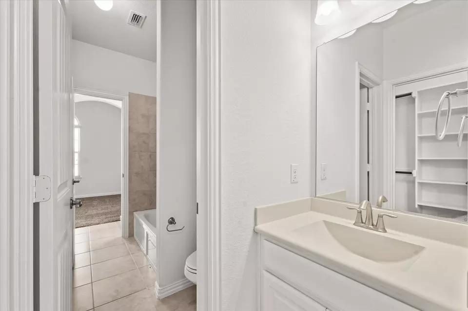 Bath - 2310 Prairie Glen St, Lewisville, TX 75056 photo 3 of 4
