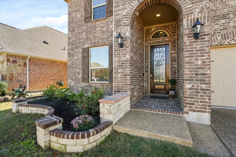 Exterior - 2310 Prairie Glen St, Lewisville, TX 75056 photo 2 of 7