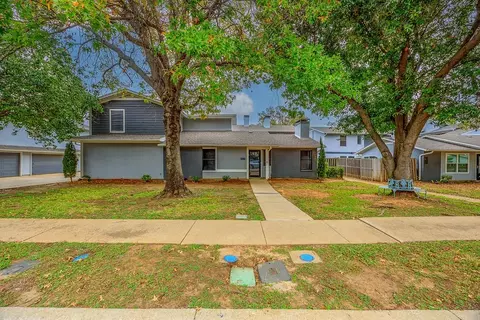 640 Ridgeline Dr, Hurst, TX 76053
