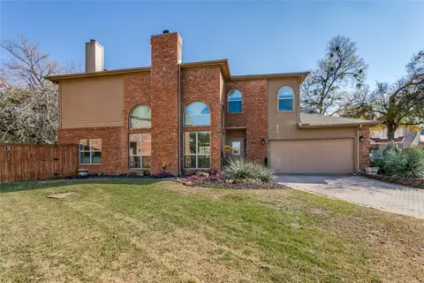 3000 Matterhorn Dr, Bedford, TX 76021