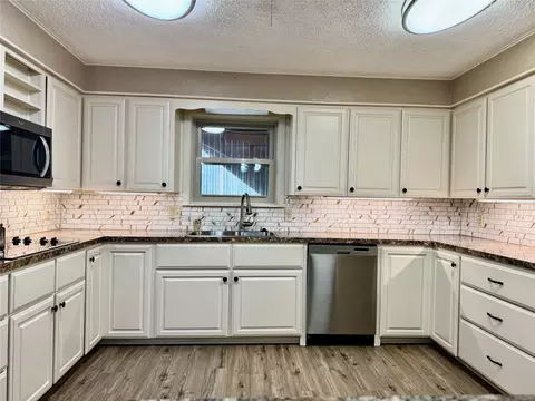 Kitchen - 604 N 19th St, Haskell, TX 79521 photo 5 of 6