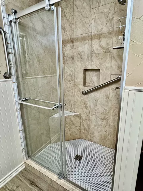 Bath - 604 N 19th St, Haskell, TX 79521 photo 3 of 3