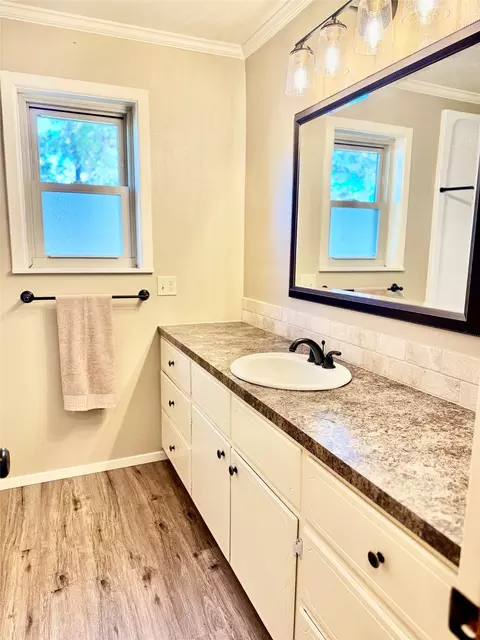 Bath - 604 N 19th St, Haskell, TX 79521 photo 1 of 3