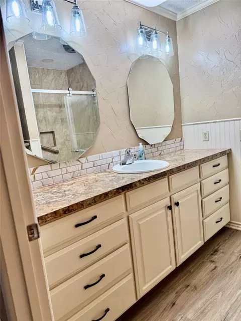 Bath - 604 N 19th St, Haskell, TX 79521 photo 2 of 3