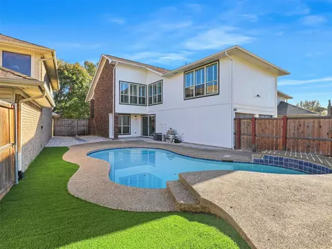 1415 Golden Gate Dr, Carrollton, TX 75007