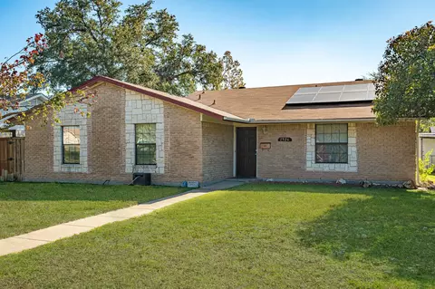 2926 Burning Tree Ln, Garland, TX 75042