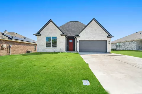 311 Kelcey Ct, Trenton, TX 75490