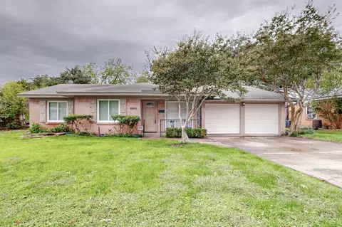8911 Freeport Dr, Dallas, TX 75228