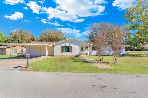 807 Davis St, Grandview, TX 76050