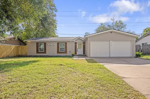 209 Berkshire Ln, Fort Worth, TX 76134