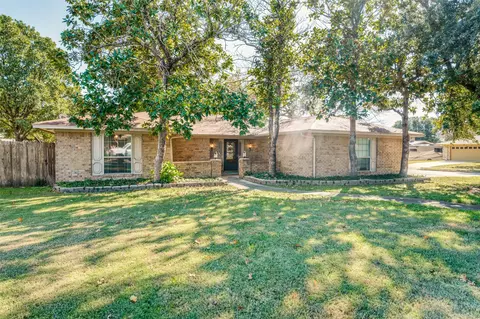 9933 Westpark Dr, Benbrook, TX 76126