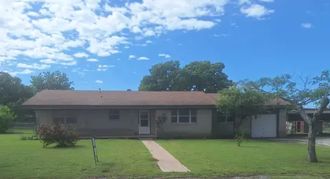 301 Mockingbird Ln, Chico, TX 76431
