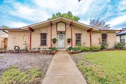 952 Meadowcove Cir, Garland, TX 75043