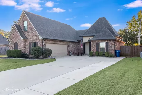 512 Tupelo Dr, Bossier City, LA 71111